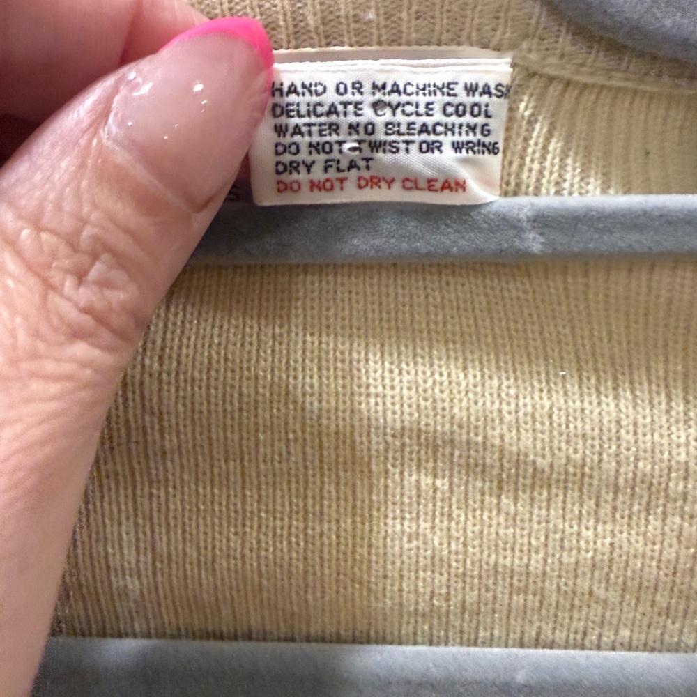 Vintage Lady LaMode Beige V-Neck Sweater with 'I Can't Bear It' Embroidered Bear - Picture 4 of 7
